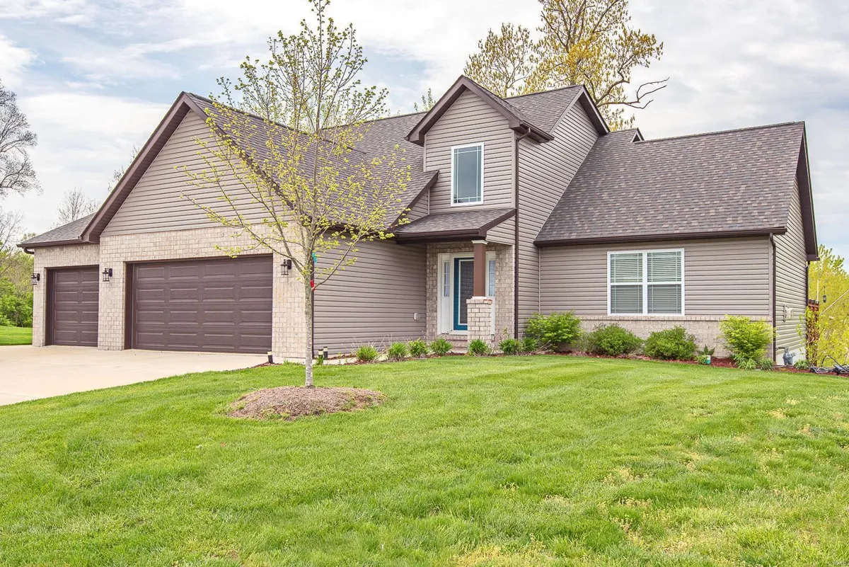 916 Half Moon Lane, Tanglewood